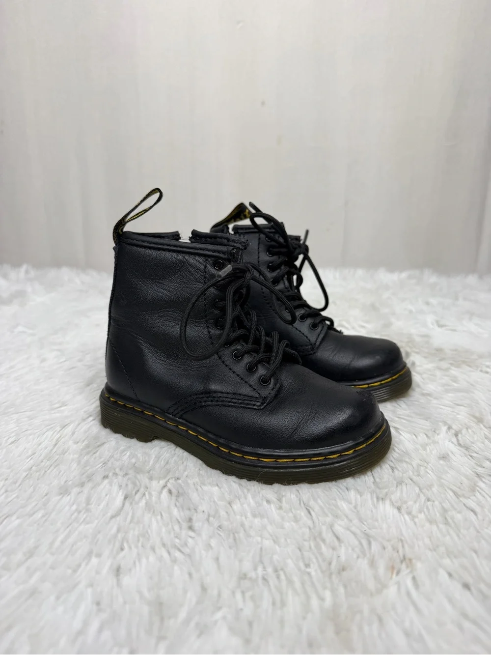 DR. MARTENS / 1460 black leather lace up combat boots / 8